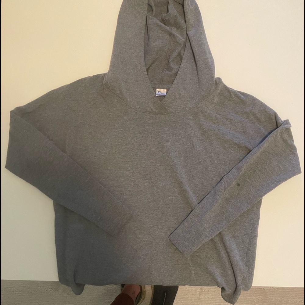 Gray Old Navy Active sweatshirt. Worn, but it in good condition!